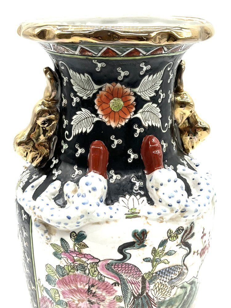 photo furniture Chinese Qing Dynasty Tongzhi Vase With Peacock Motif, 1862 1874