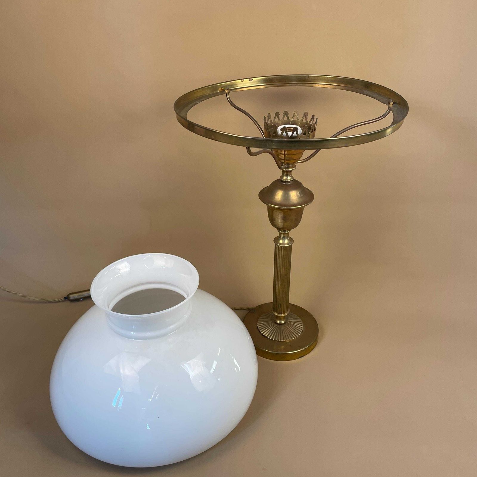 Antique Gold Brass Table Lamp White Glass Shade Light Desk Bedside Side Ornate Oil Lamp Style Large photo vintage