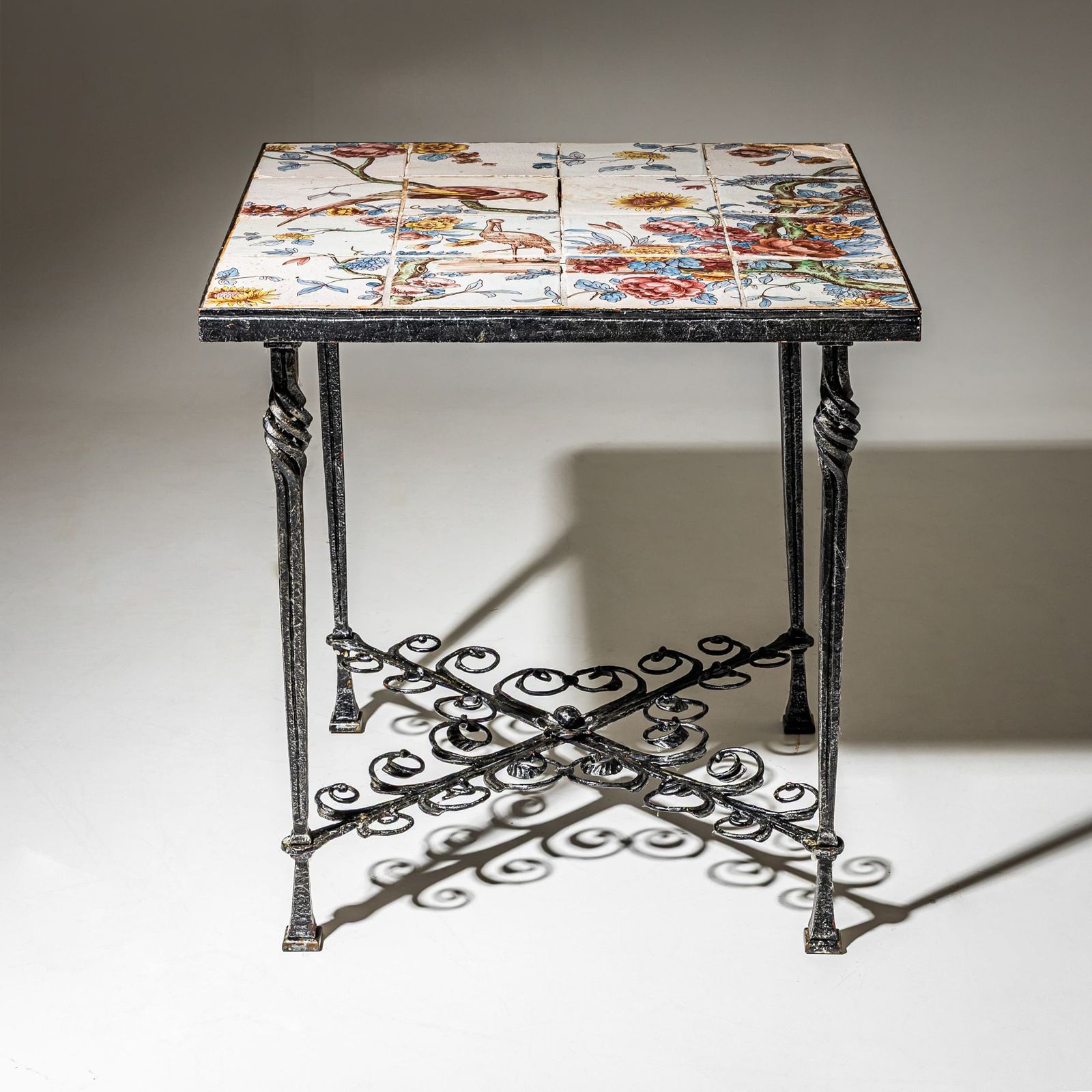 Smeedijzeren bijzettafel met beschilderde tegels, ca. jaren 1960 photo for sale