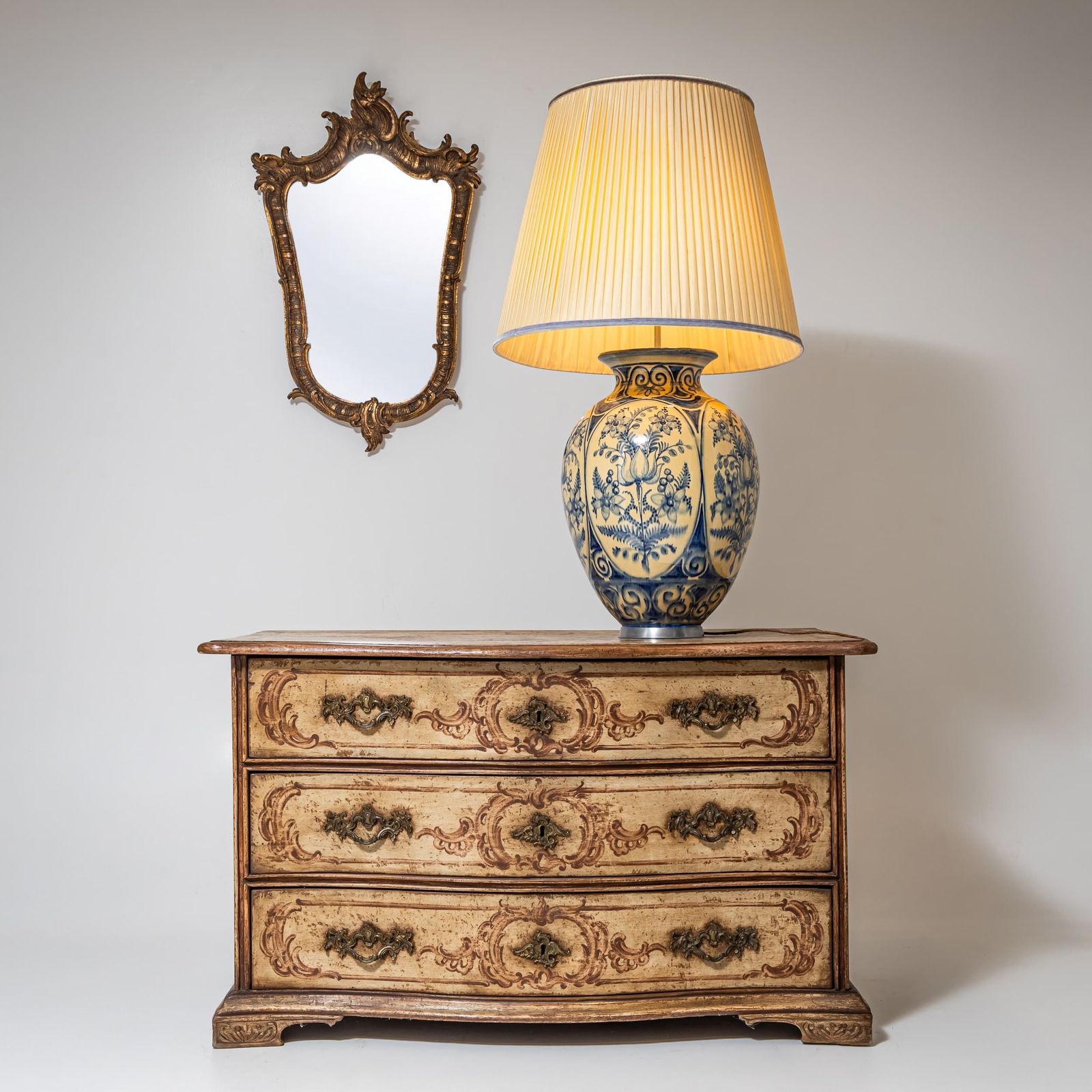 Handgeschilderde Barokke Commode, 18e Eeuw photo for sale