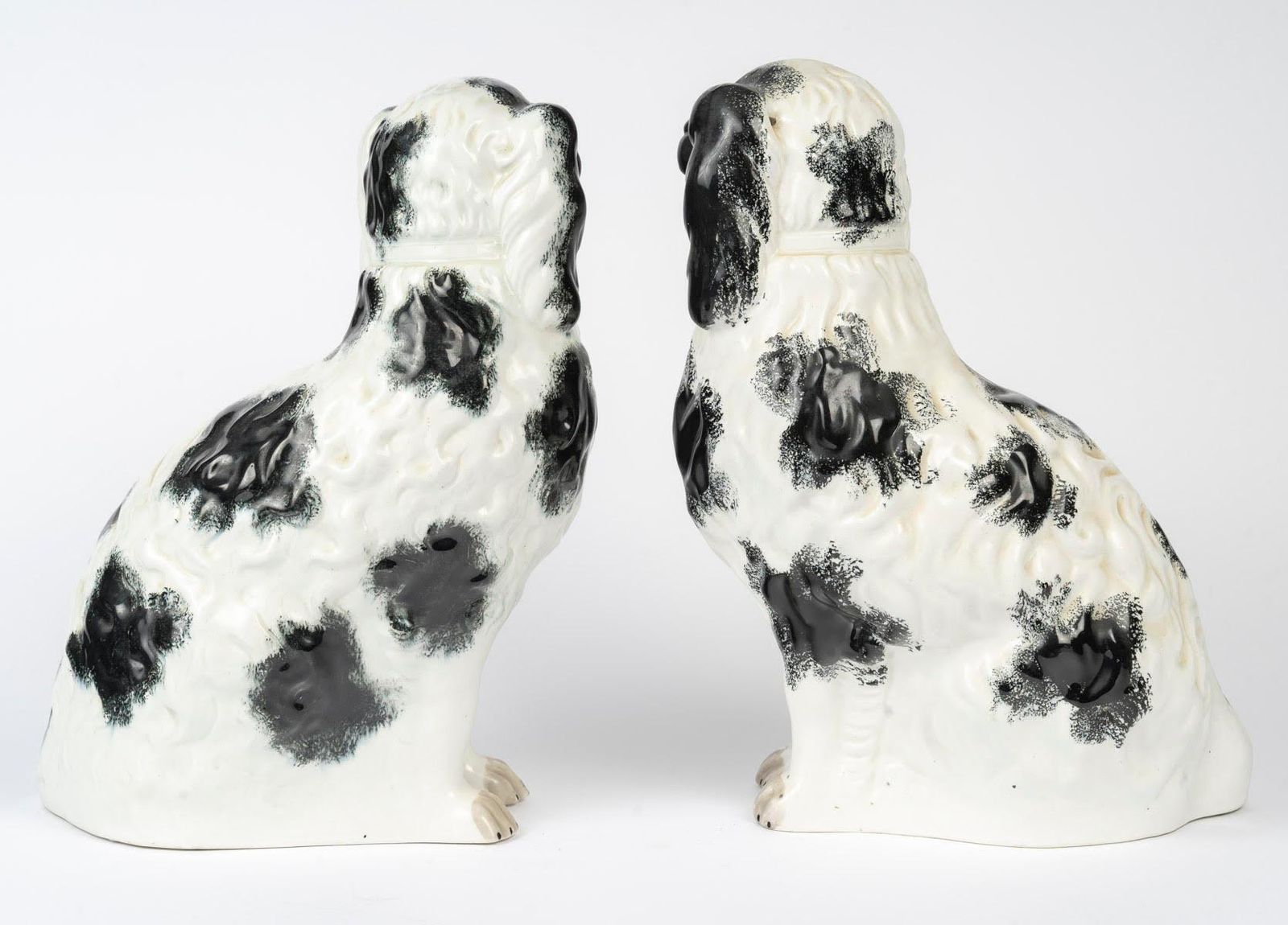 Pair Of Porcelain Sculpture Depicting King Charles Spaniels, 20th Century. photo Art