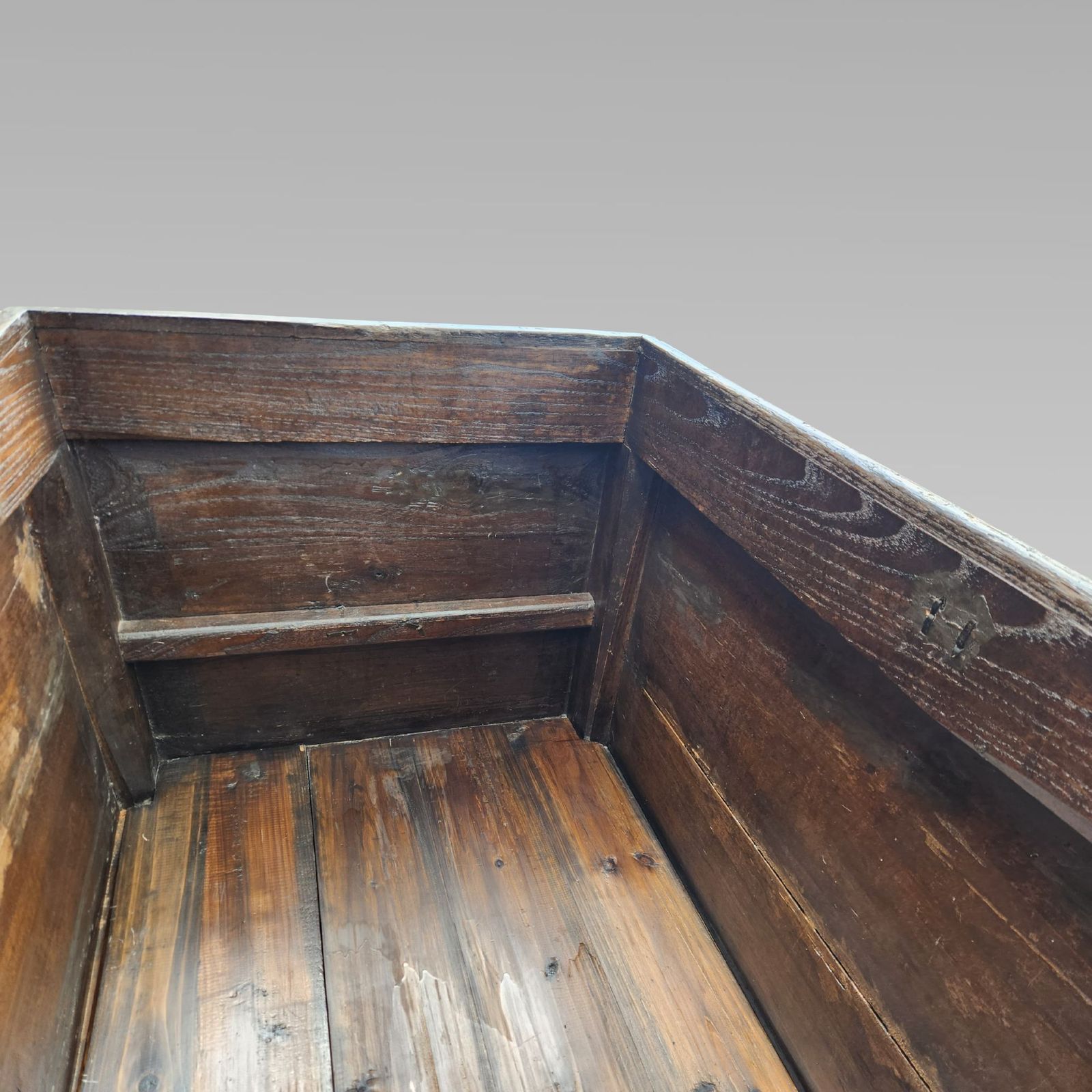 photo furniture Exceptional Large Qing Dynasty Oriental Chinese Dragon Storage Chest