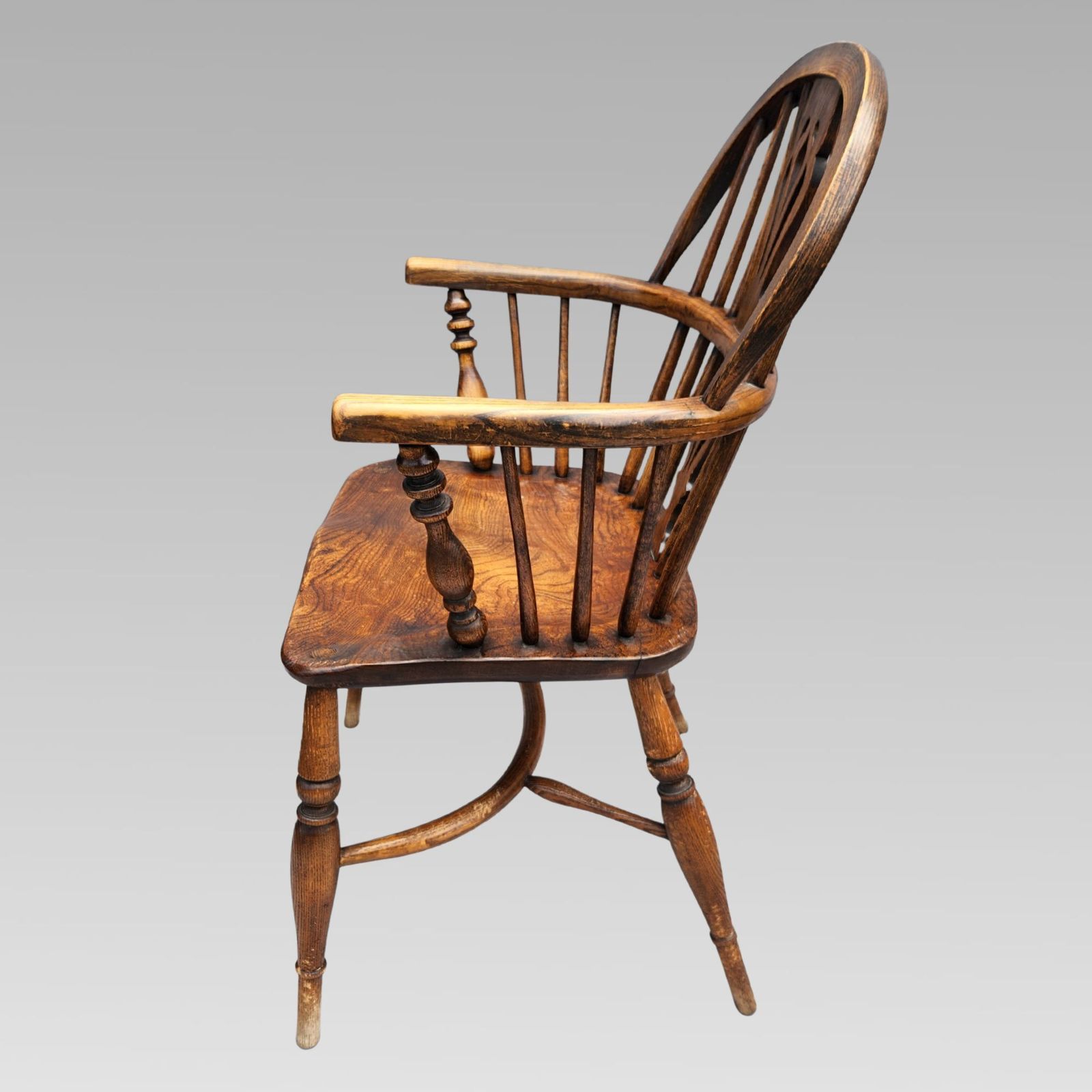 Stunning Antique Elm Spindle Back Windsor Armchair, Crinoline Chair photo vinterior