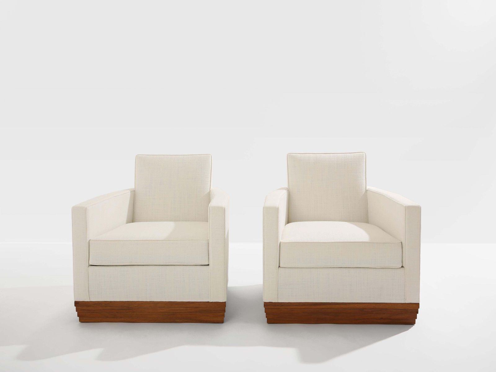Paire de fauteuils club D.I.M. René Joubert & Philippe Petit, 1930 photo furniture
