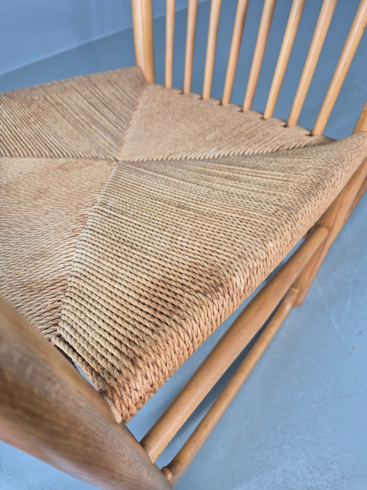photo vintage Vintage Wegner Rocking Chair J16 Model For Fredericia C1944 Mcm Retro Eb12231