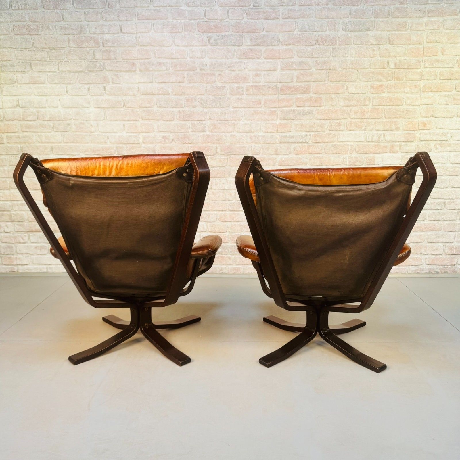 Pair Vintage Trygg Mobler Superstar Chairs Sigurd Resell Tan Leather photo buy
