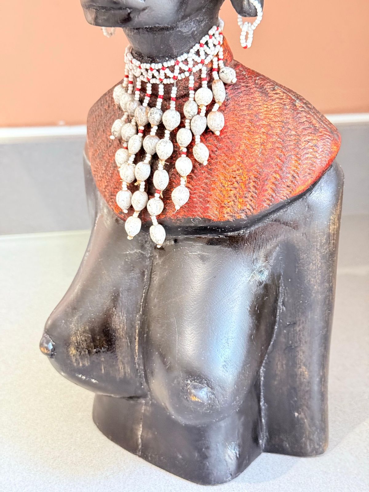 Grand buste féminin tribal africain, figure ethnographique sculptée à la main photo Art