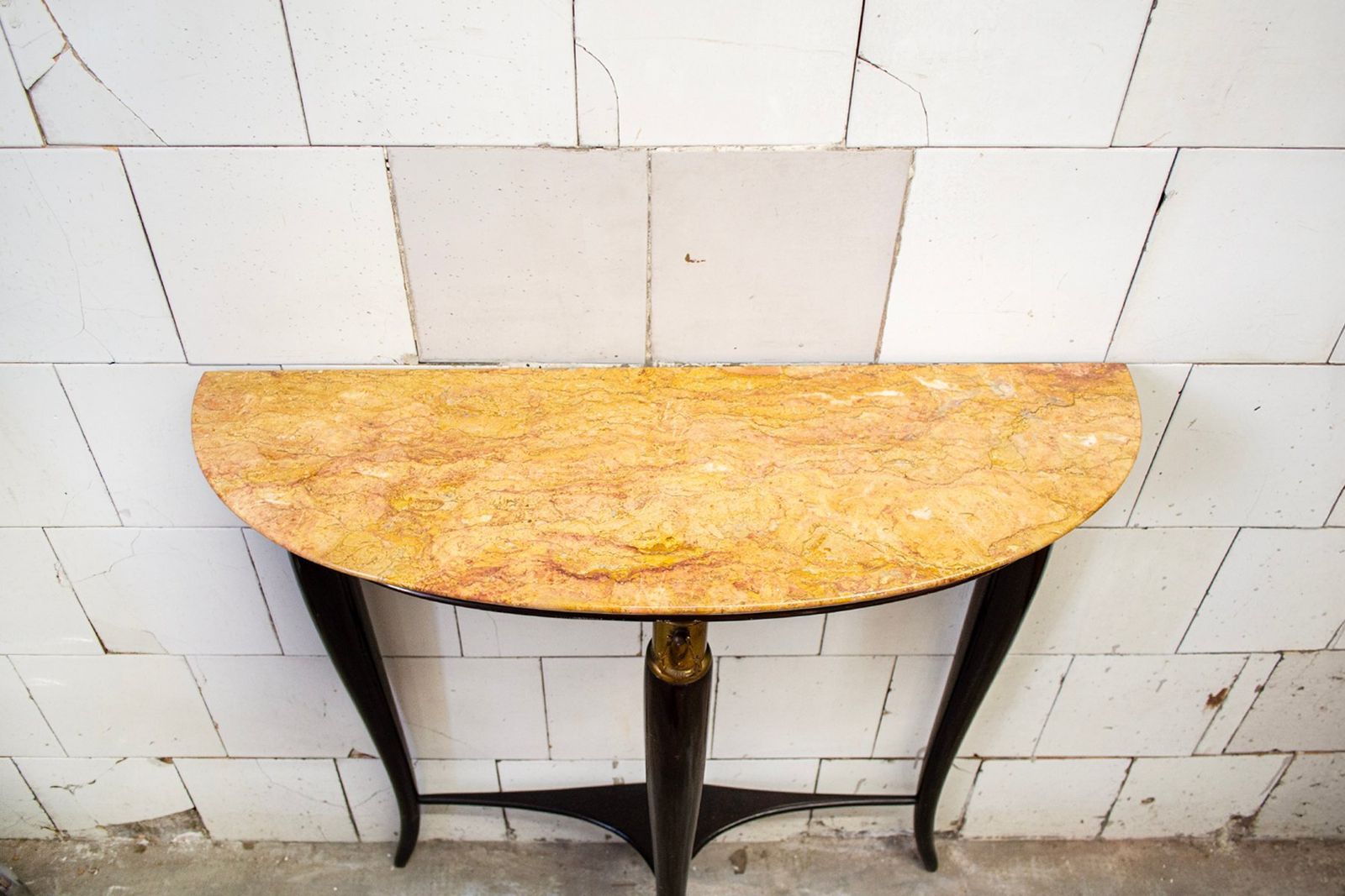 Teakhouten consoletafel toegeschreven aan Osvaldo Borsani, Italië, jaren 1950 photo for sale