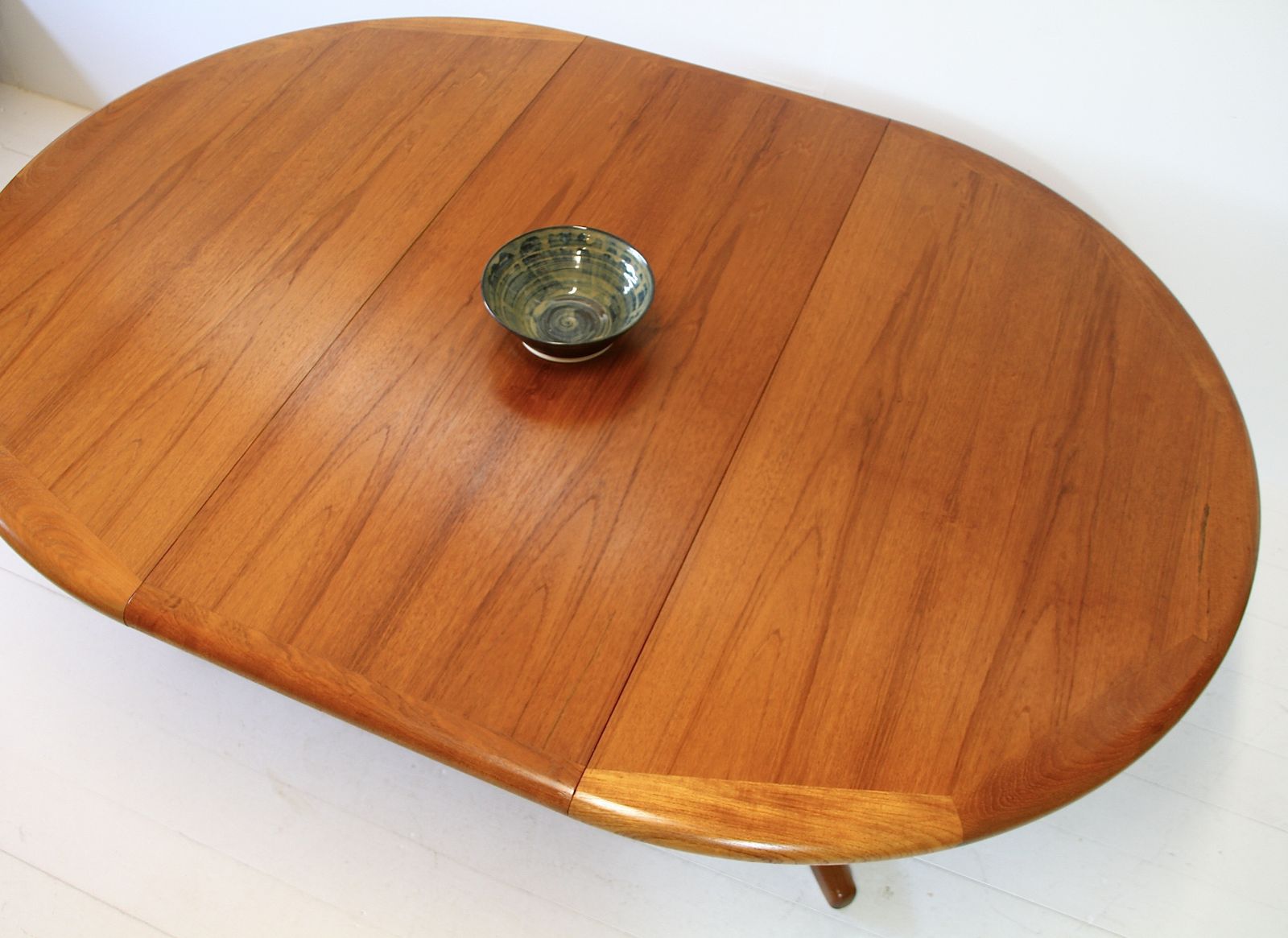photo furniture Vintage Danish Extending Dining Table   Teak C.1960