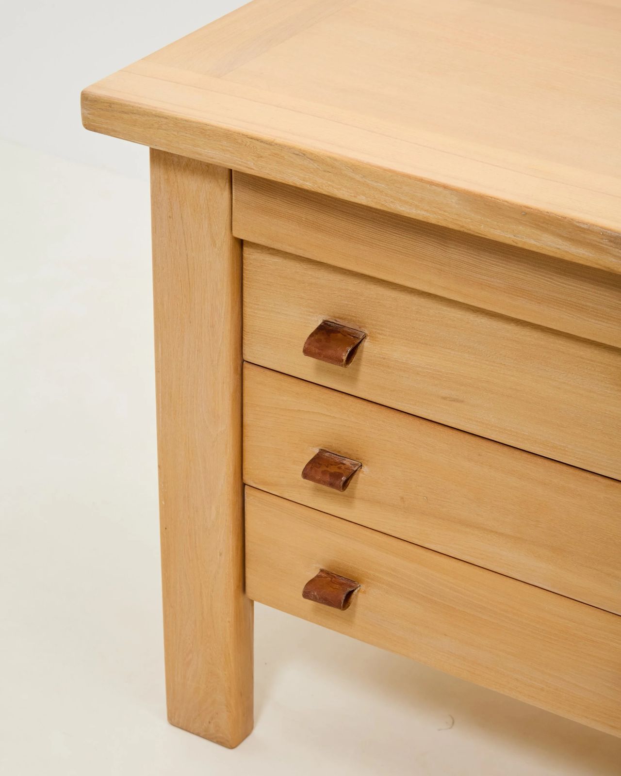 Franse iepenhout ladekast, jaren 1950 photo furniture