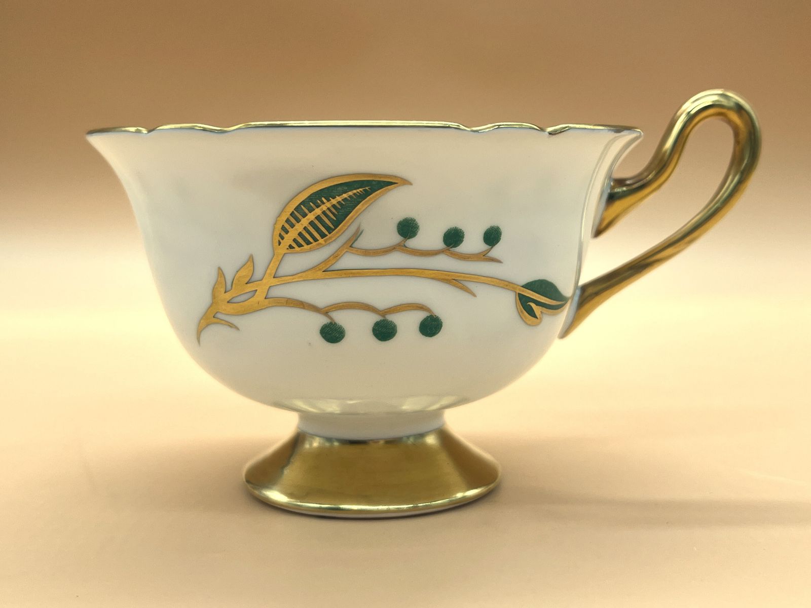 Vintage Shelley China Laurel Gainsborough Shape Tea Cup, Saucer And Side Plate Trio. C1950. 13577. photo 59.95