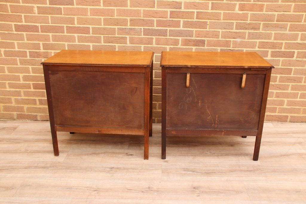 photo vinterior Pair Of Vintage Oak Bedside Chests