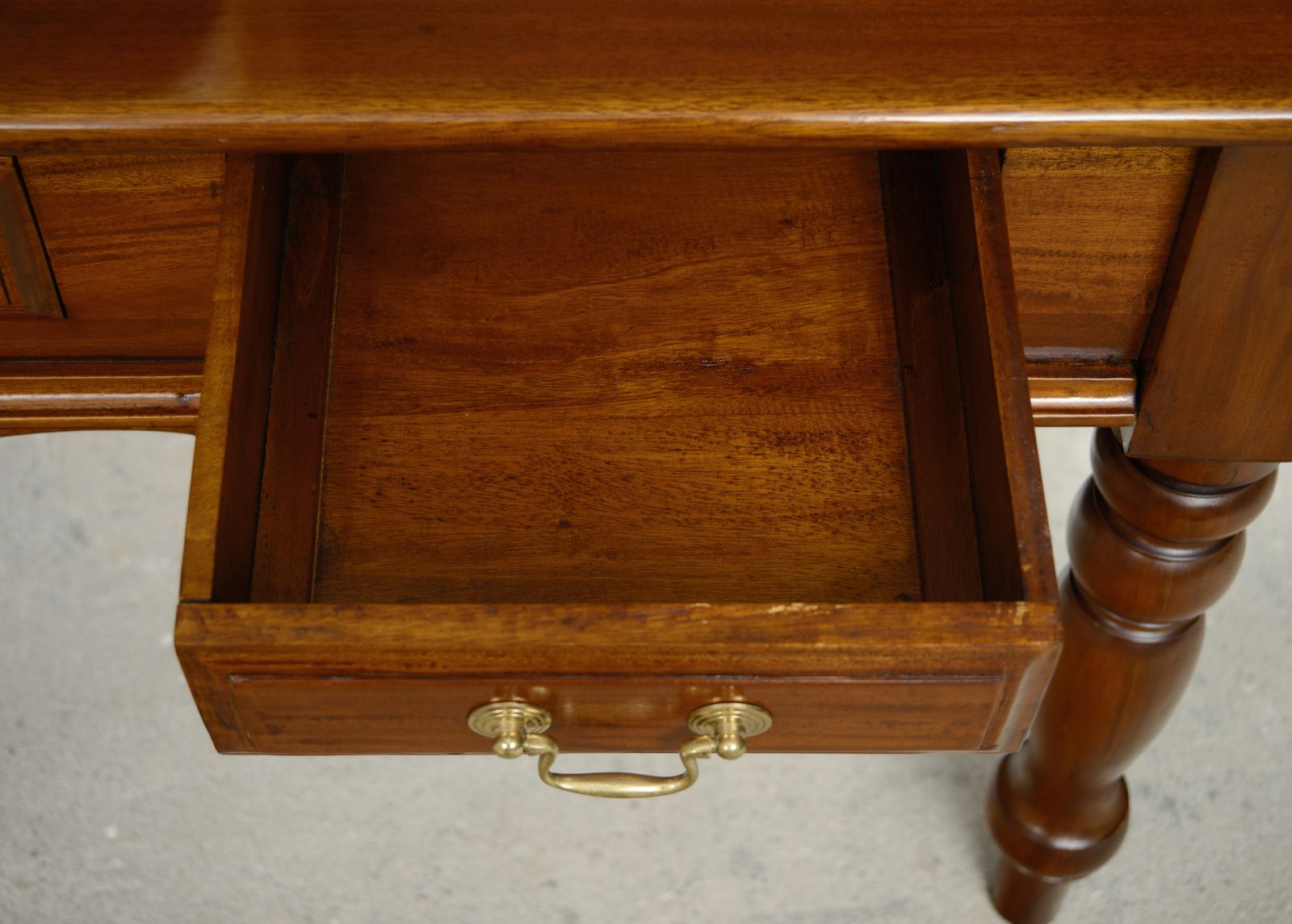 Antique Style Long Console  Hardwood Mahogany Finish photo 550.0