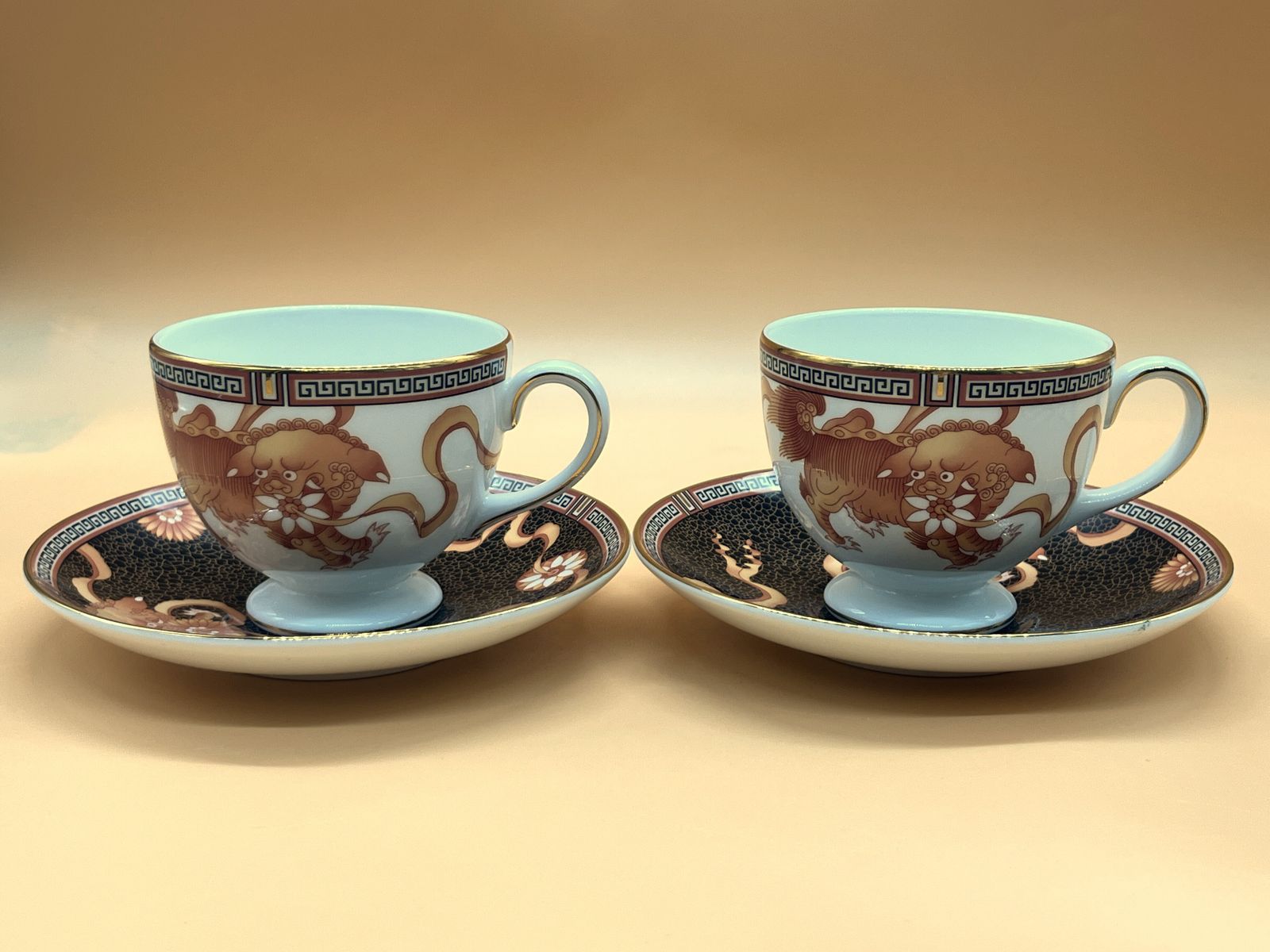 Set van 2 Wedgwood China Dynasty design Leigh shape theekopjes met schotels. photo furniture