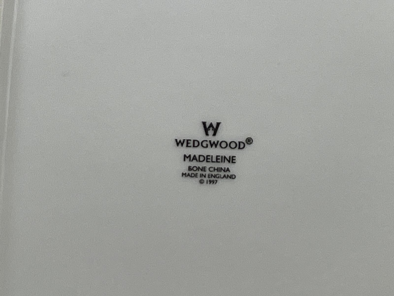Vintage Wedgwood Madeleine Design Square Twin Handled Cake / Serving Plate. photo vinterior