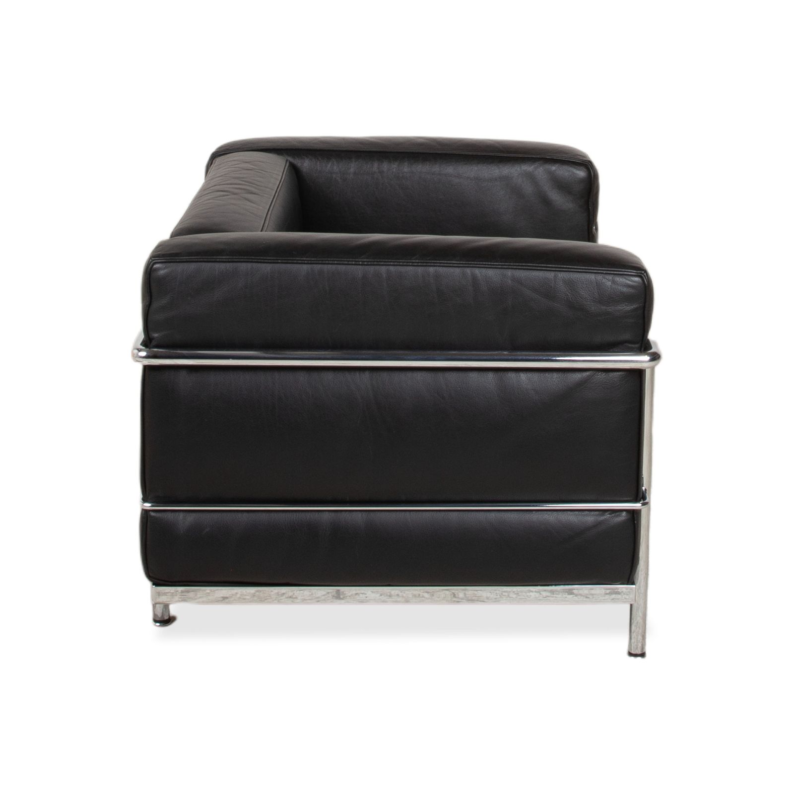 photo furniture Cassina Le Corbusier LC3 Leren Fauteuil Zwart