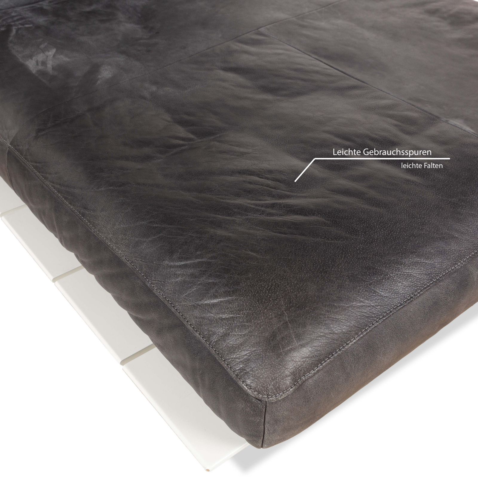 photo furniture Méridienne Koinor Marylin en cuir et métal, gris et blanc