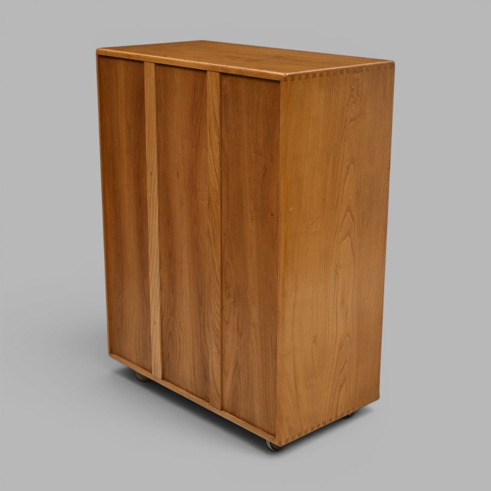 Ercol Drinks Cabinet Gin/Drinks Light Finish Free Uk Delivery photo vinterior