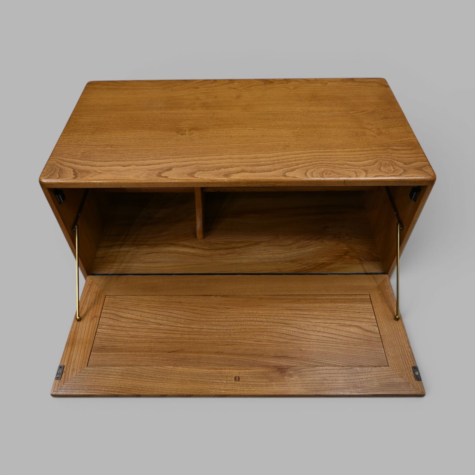 photo buy Ercol Drinks Cabinet Gin/Drinks Light Finish Free Uk Delivery