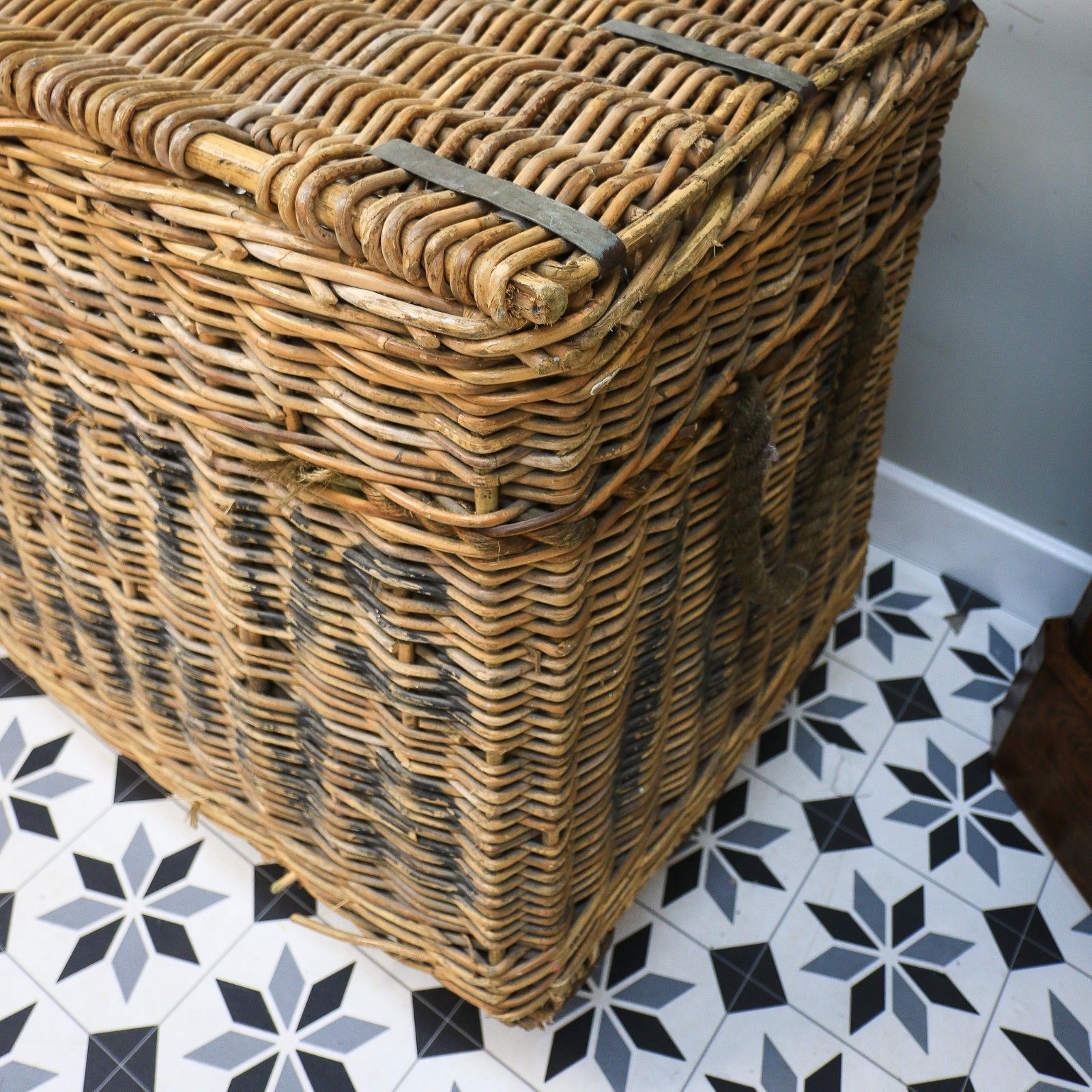 Arthur Craven Mill Basket In Wicker With Rope Handles And Lid photo vinterior