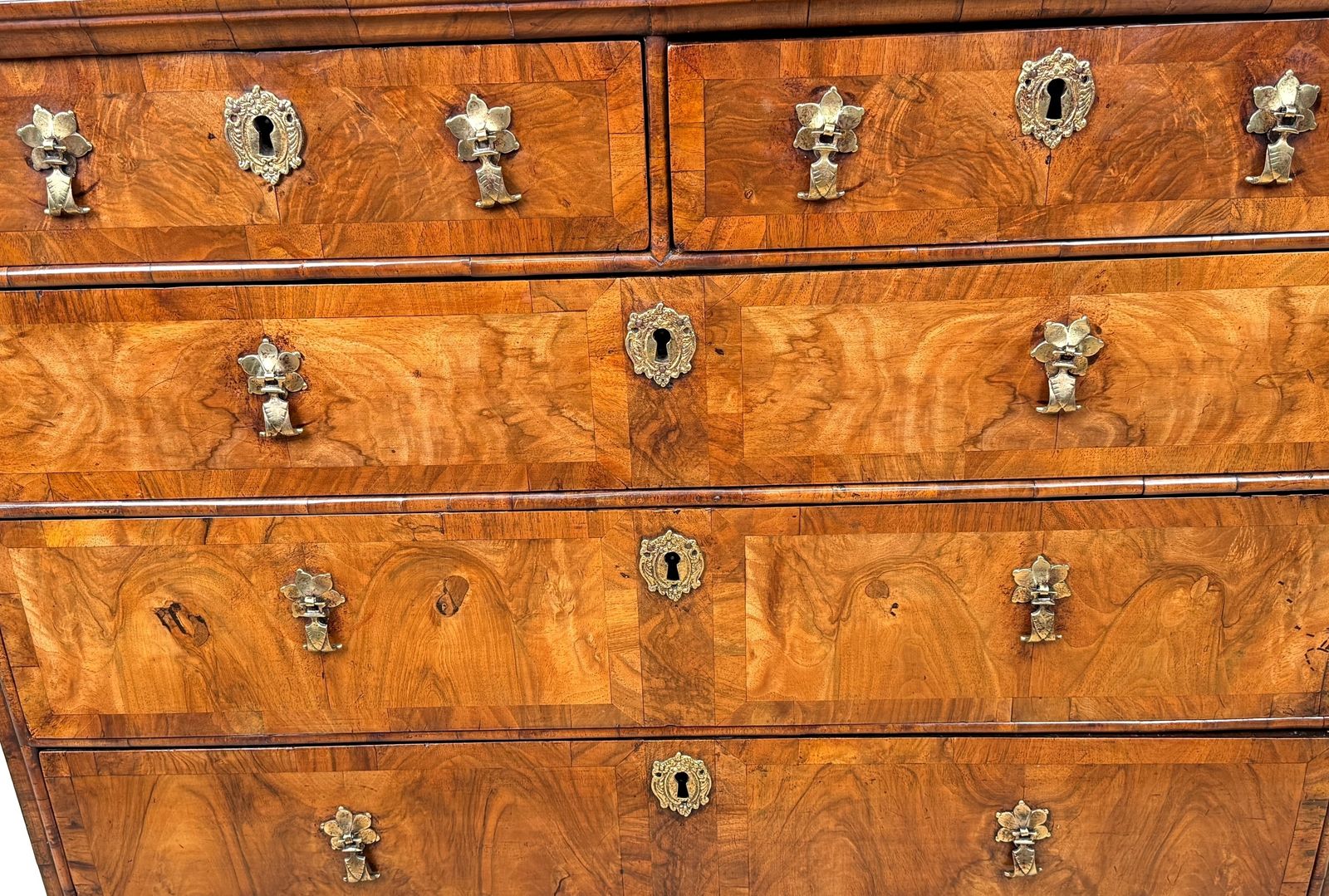 Early 18th Century Queen Anne Walnut Chest Of Drawers (England, Circa 1710) photo Furniture