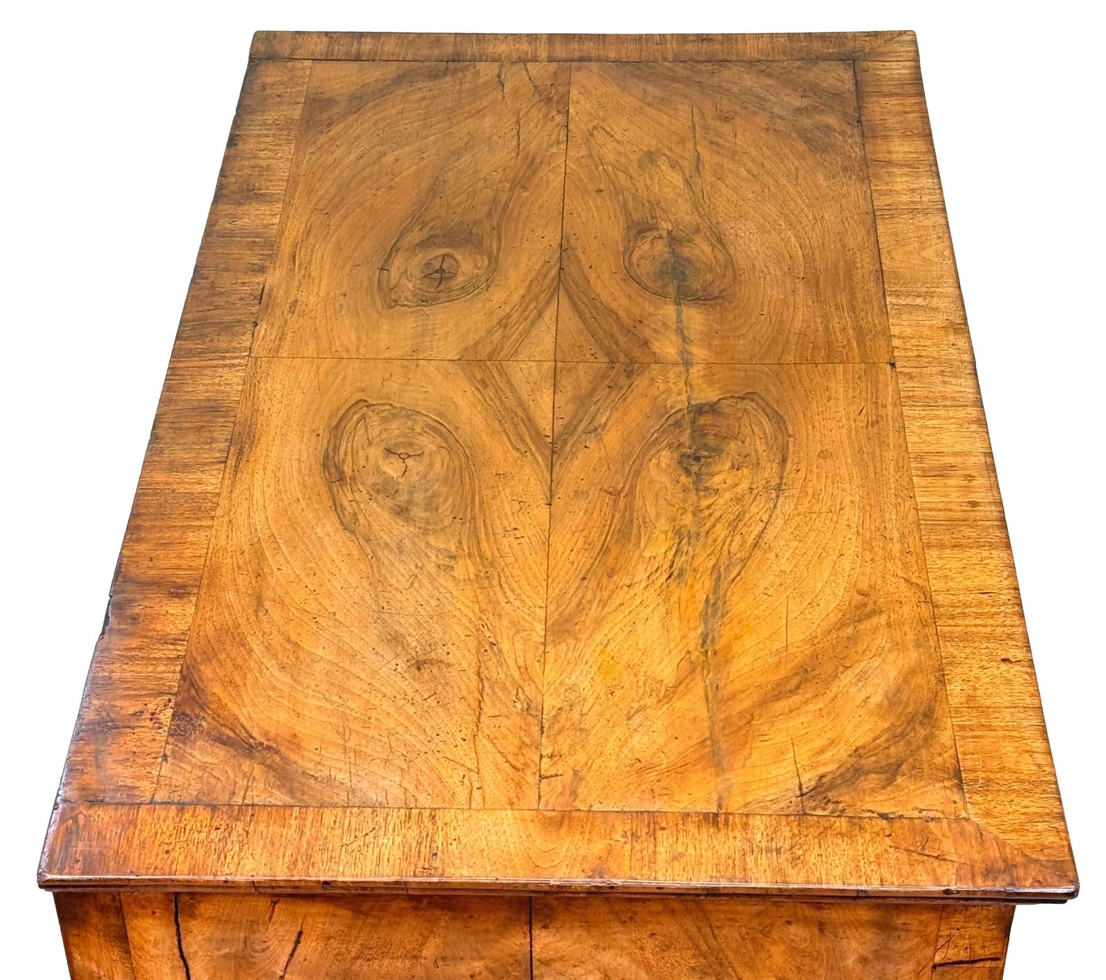 Early 18th Century Queen Anne Walnut Chest Of Drawers (England, Circa 1710) photo vinterior