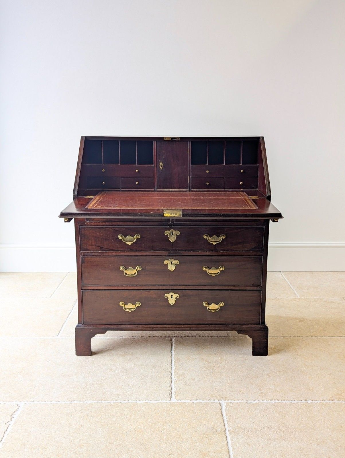 photo vinterior Antique George III Mahogany Bureau C.1770