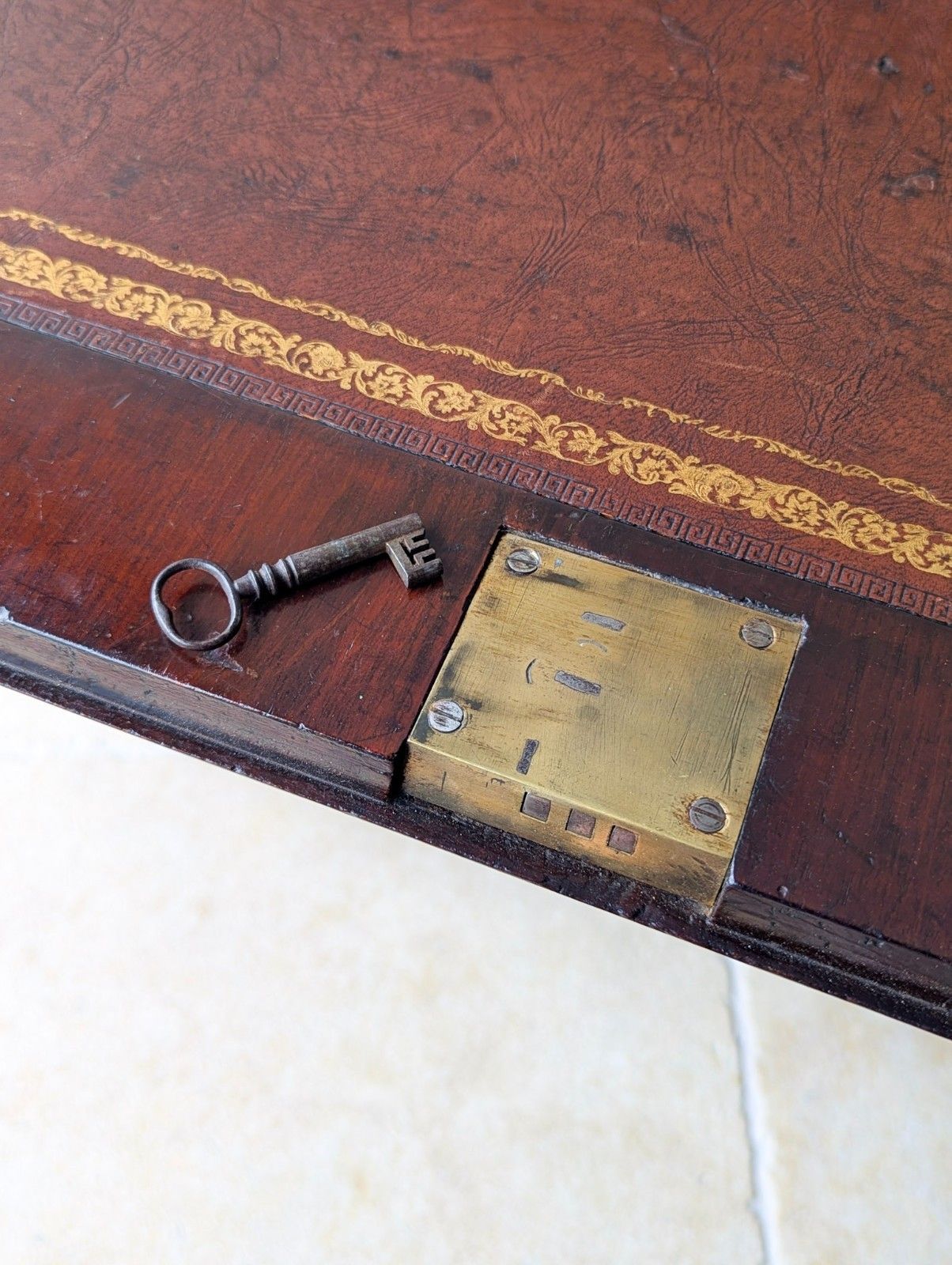 photo vintage Antique George III Mahogany Bureau C.1770