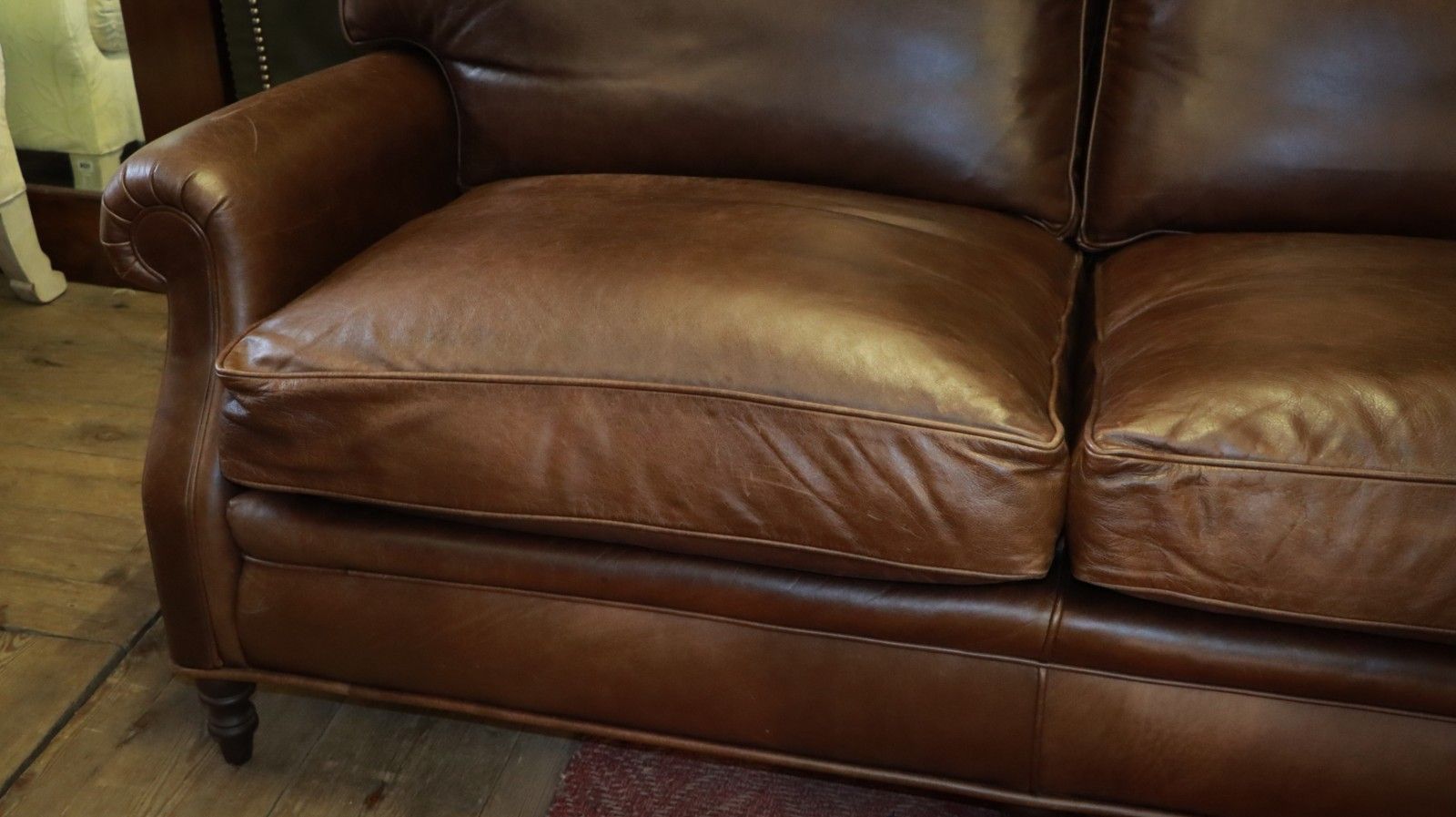 photo furniture Stunning Whitehead Designs Langdon 3 Seater Leather Club Sofa Saddle Tan Brown🚚