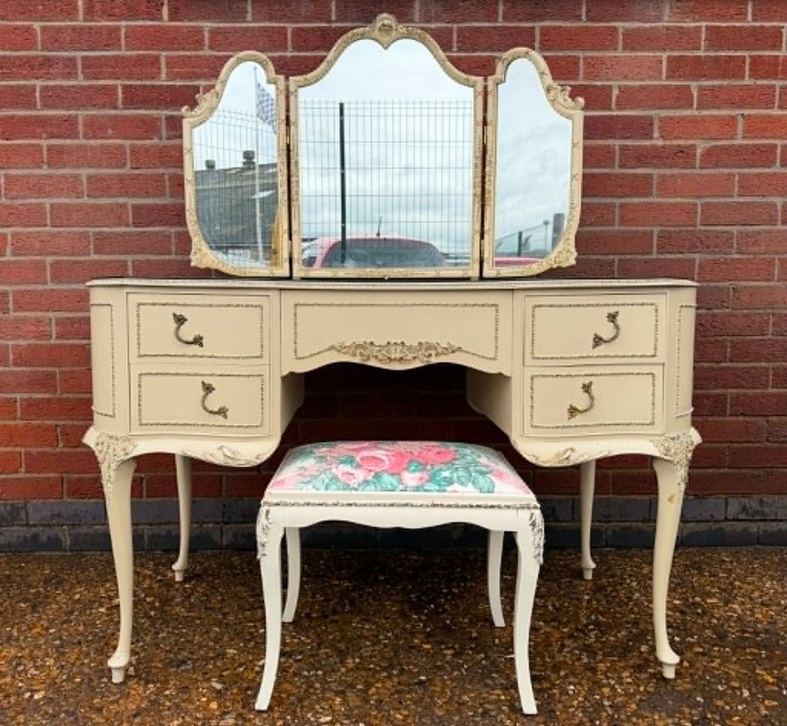 French Style Dressing Table With Triple By Mirror And  Stool