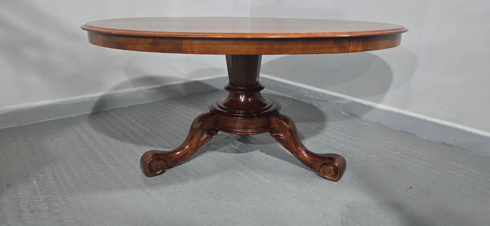 Victorian Oval Coffee Table photo 995.0