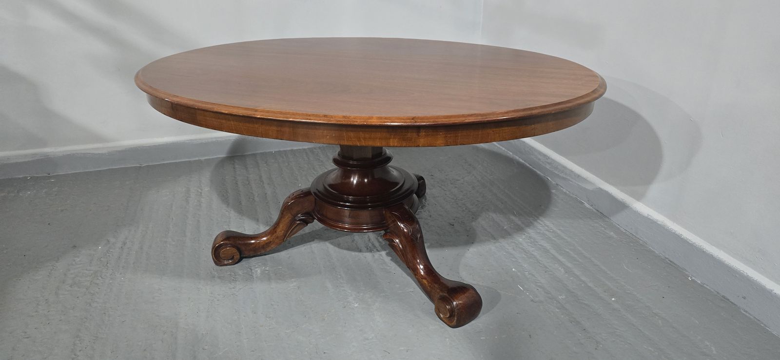Furniture Victorian Oval Coffee Table photo