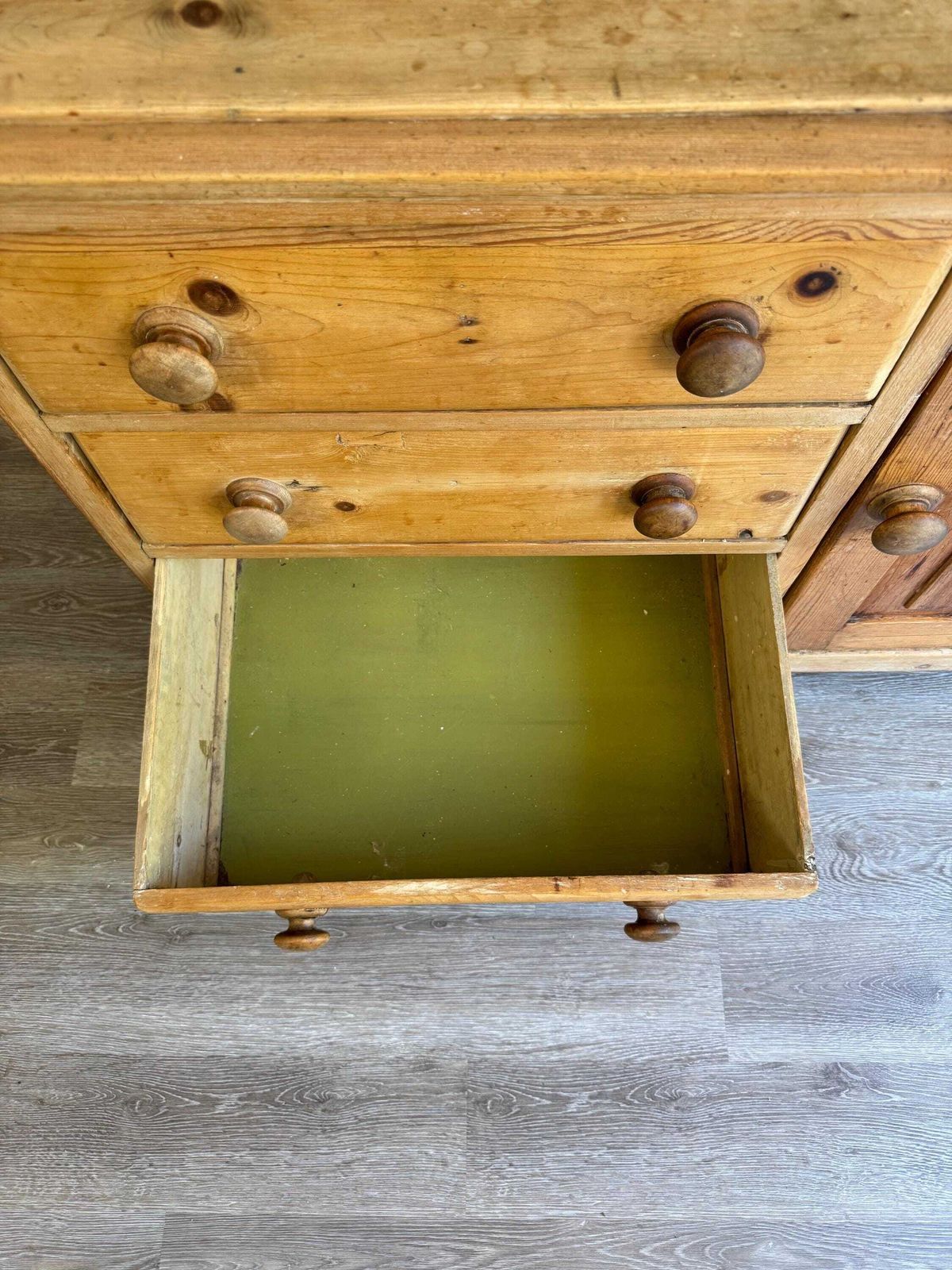 photo vintage Antique Pine Dresser Sideboard With Shelving And Drawers – Rustic Farmhouse Cabinet