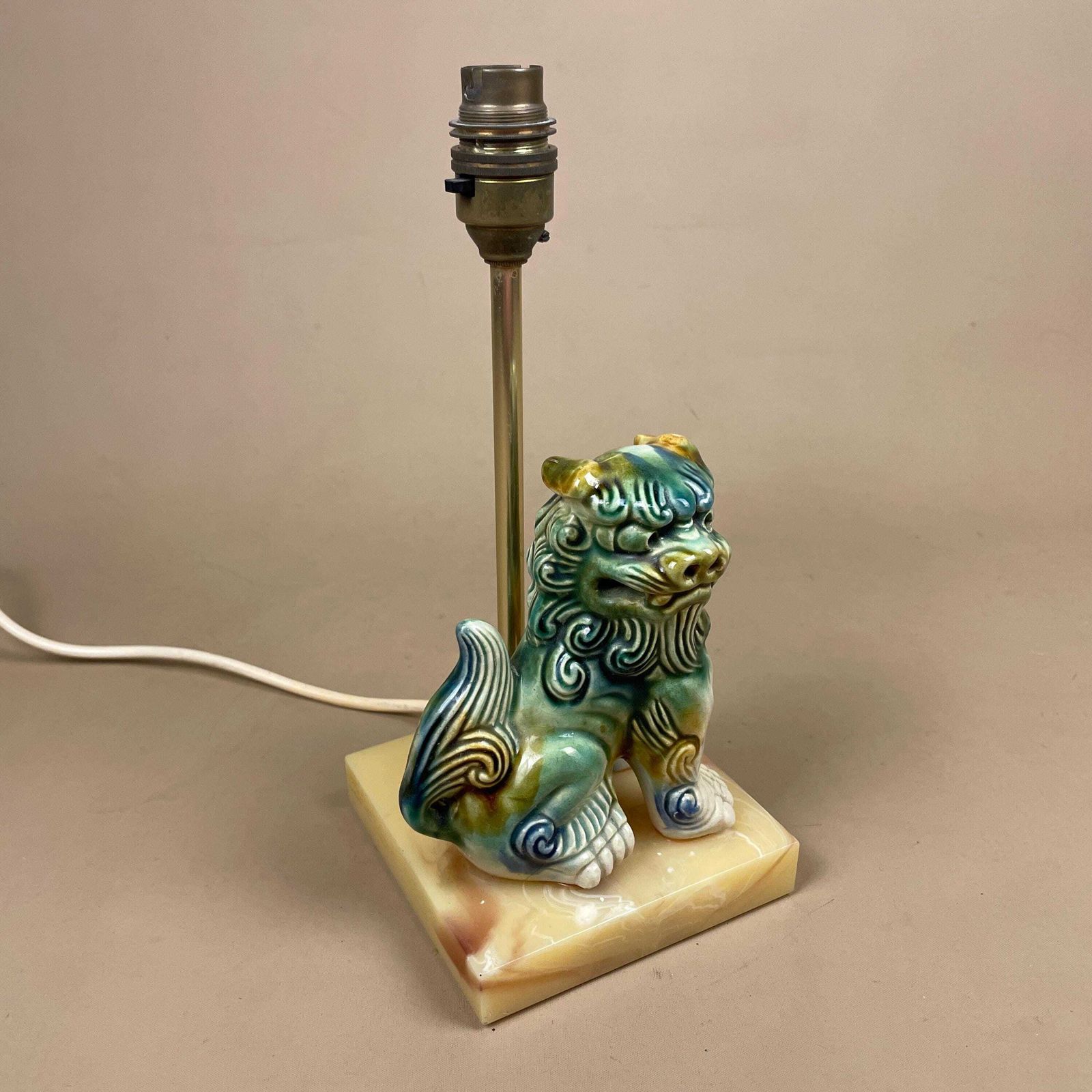 Oriental Lamp Bedside Table Light Green Blue Foo Dog Chinese Resin Onyx Marble Pattern Base Stand Ceramic Antique Classic Gold Brass Metal photo vinterior