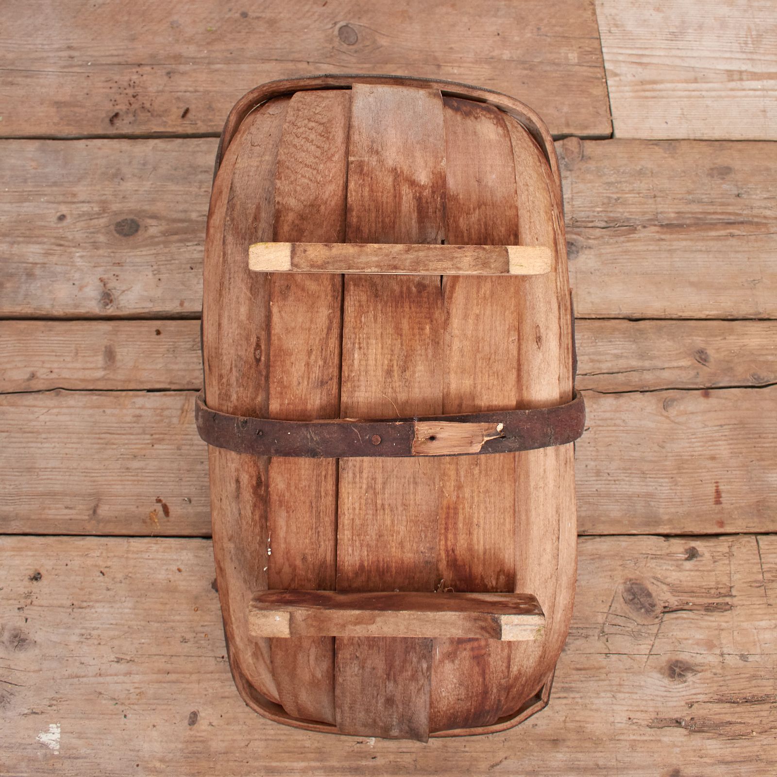 Antique Suffolk Wooden Garden Trug – A photo vinterior
