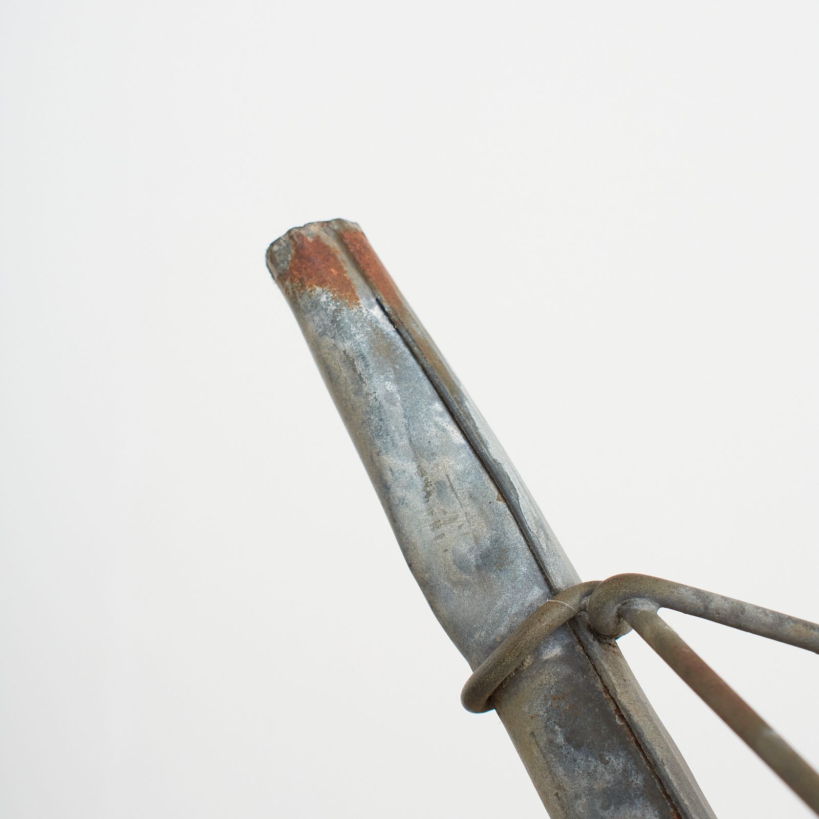 Antique Galvanised Watering Can – H photo vinterior