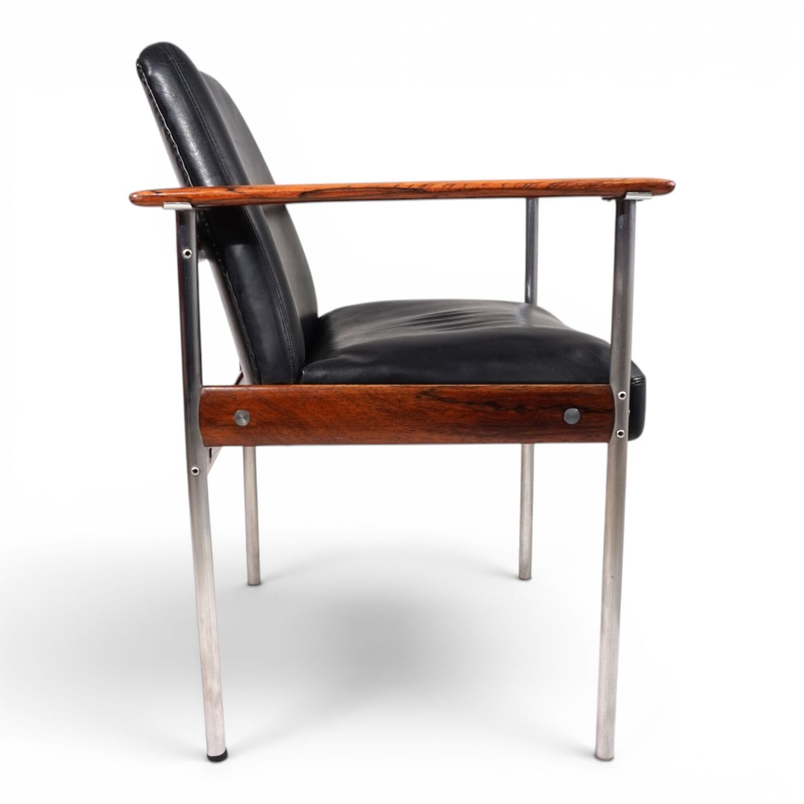 photo furniture Leren fauteuil van Sven Ivar Dysthe voor Dokka Møbler, 1960