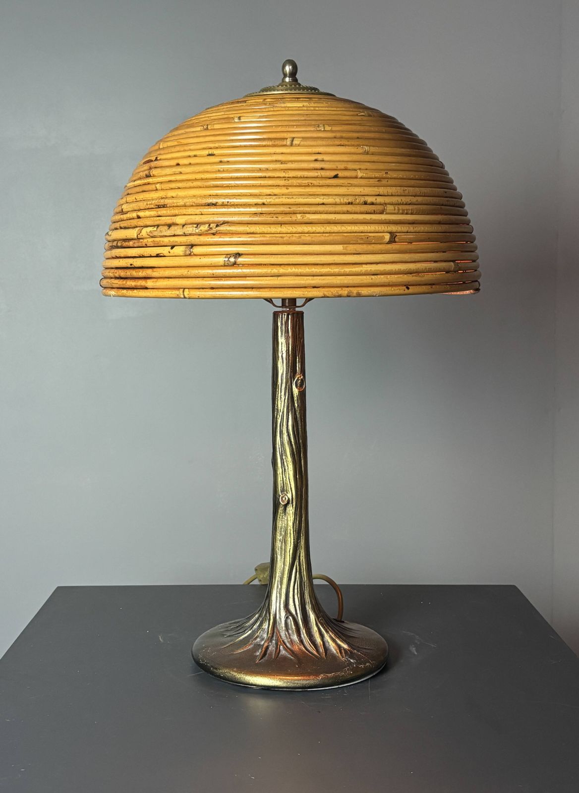 1066.0 Lampe de table mid-century en rotin, bambou et laiton, années 1970 photo
