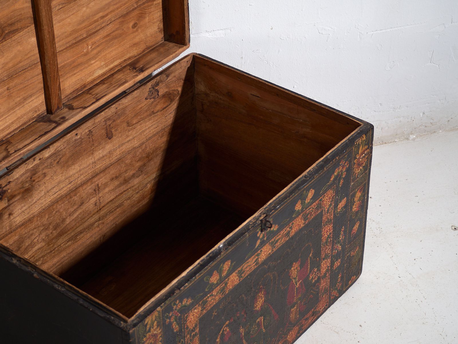 Antique Painted Trunk In Pine Wood – China, Circa 1900 photo Furniture