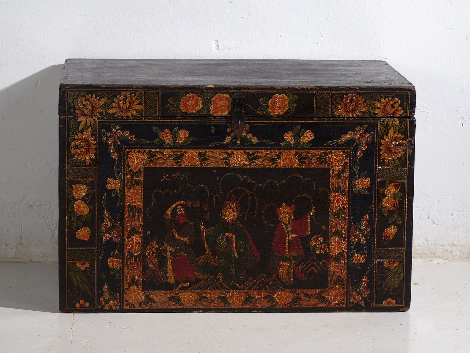 Antique Painted Trunk In Pine Wood – China, Circa 1900 photo vinterior