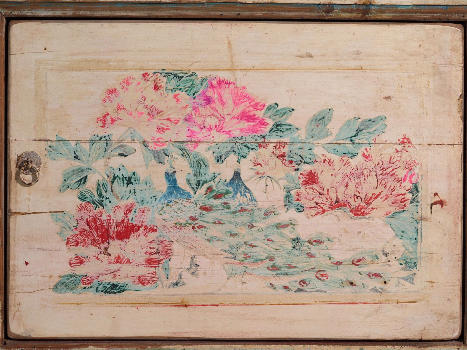 photo furniture Antique Painted Sideboard In Pine Wood – China, Circa 1930