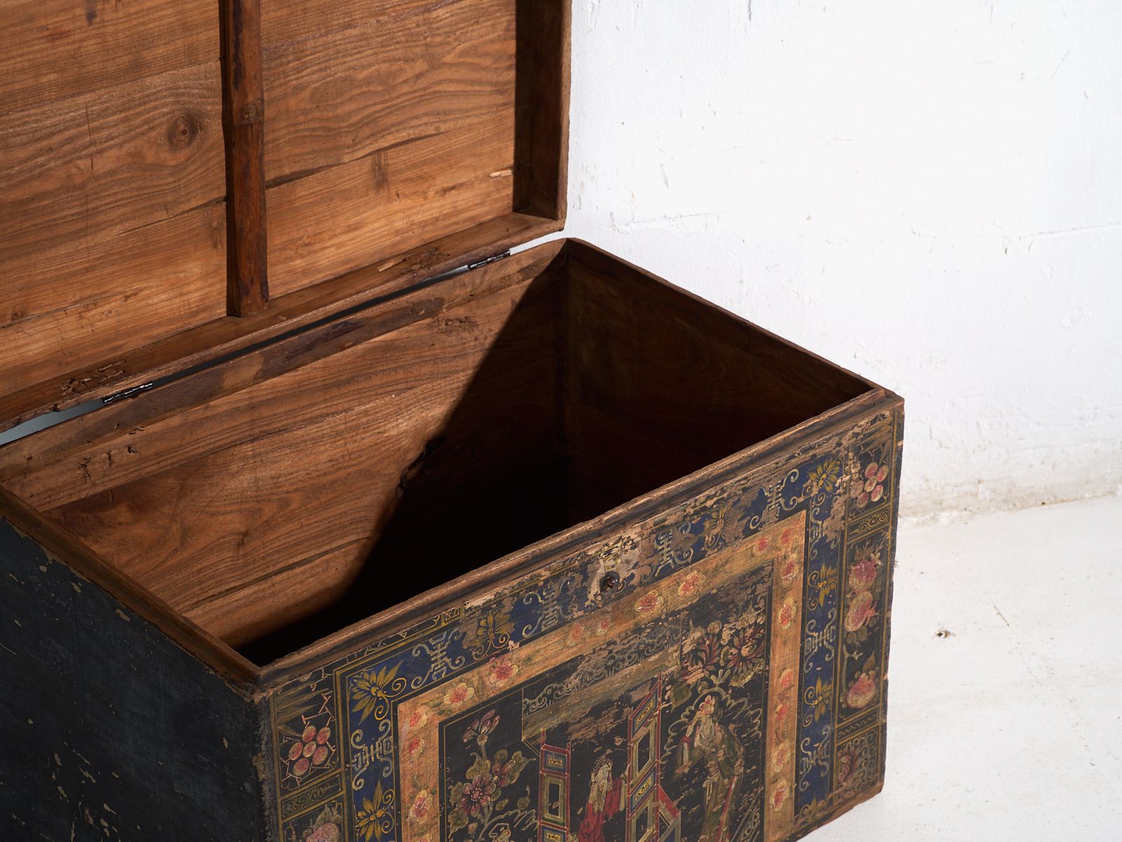 Antique Painted Trunk In Pine Wood – China, Circa 1900 photo 808.0