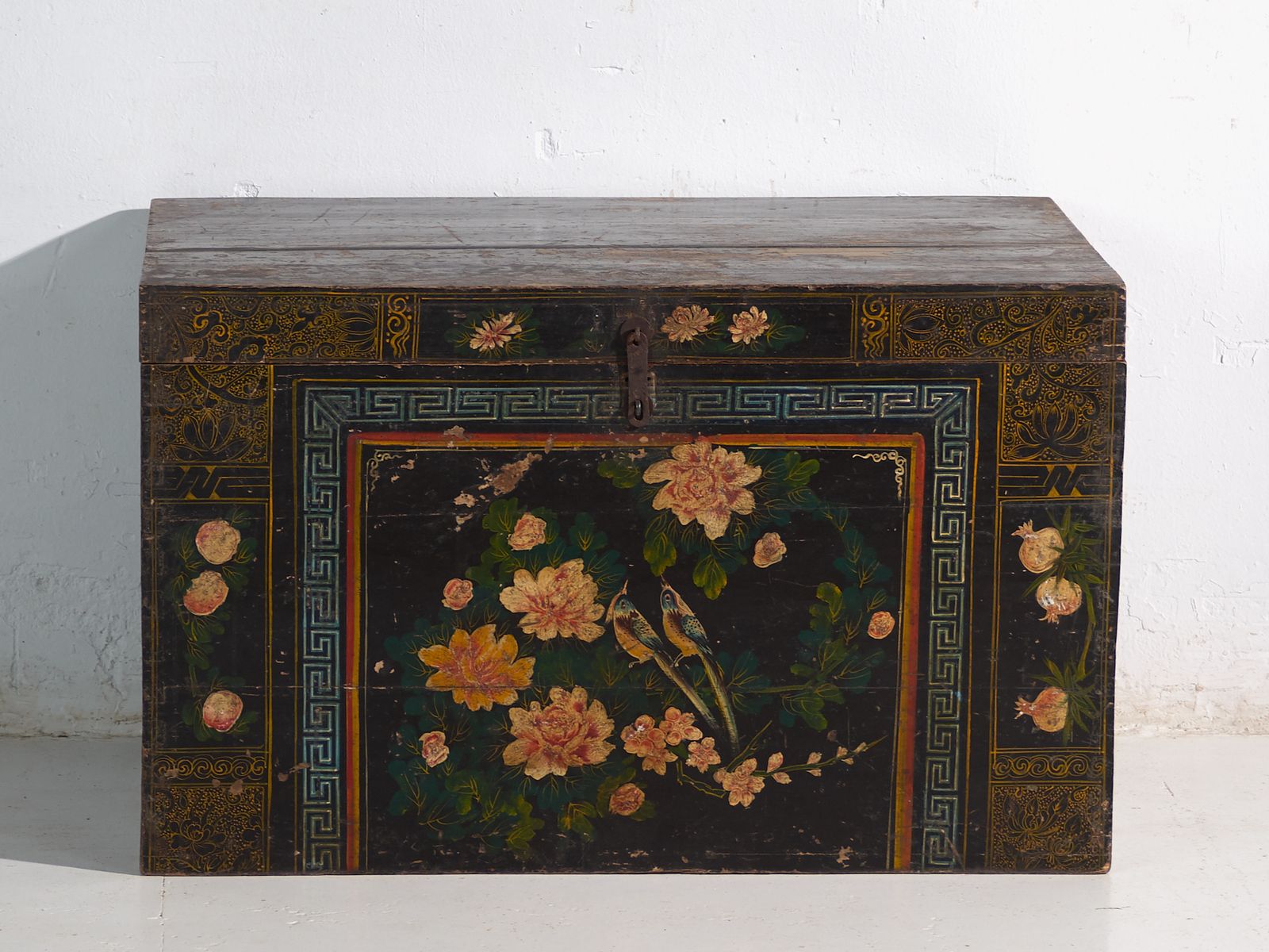 Antique Painted Trunk In Pine Wood – China, Circa 1900 photo vinterior