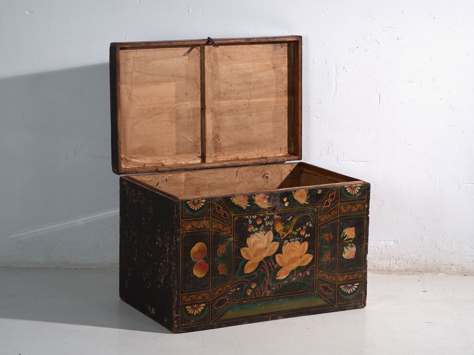 Antique Painted Trunk In Pine Wood – China, Circa 1900 photo Furniture