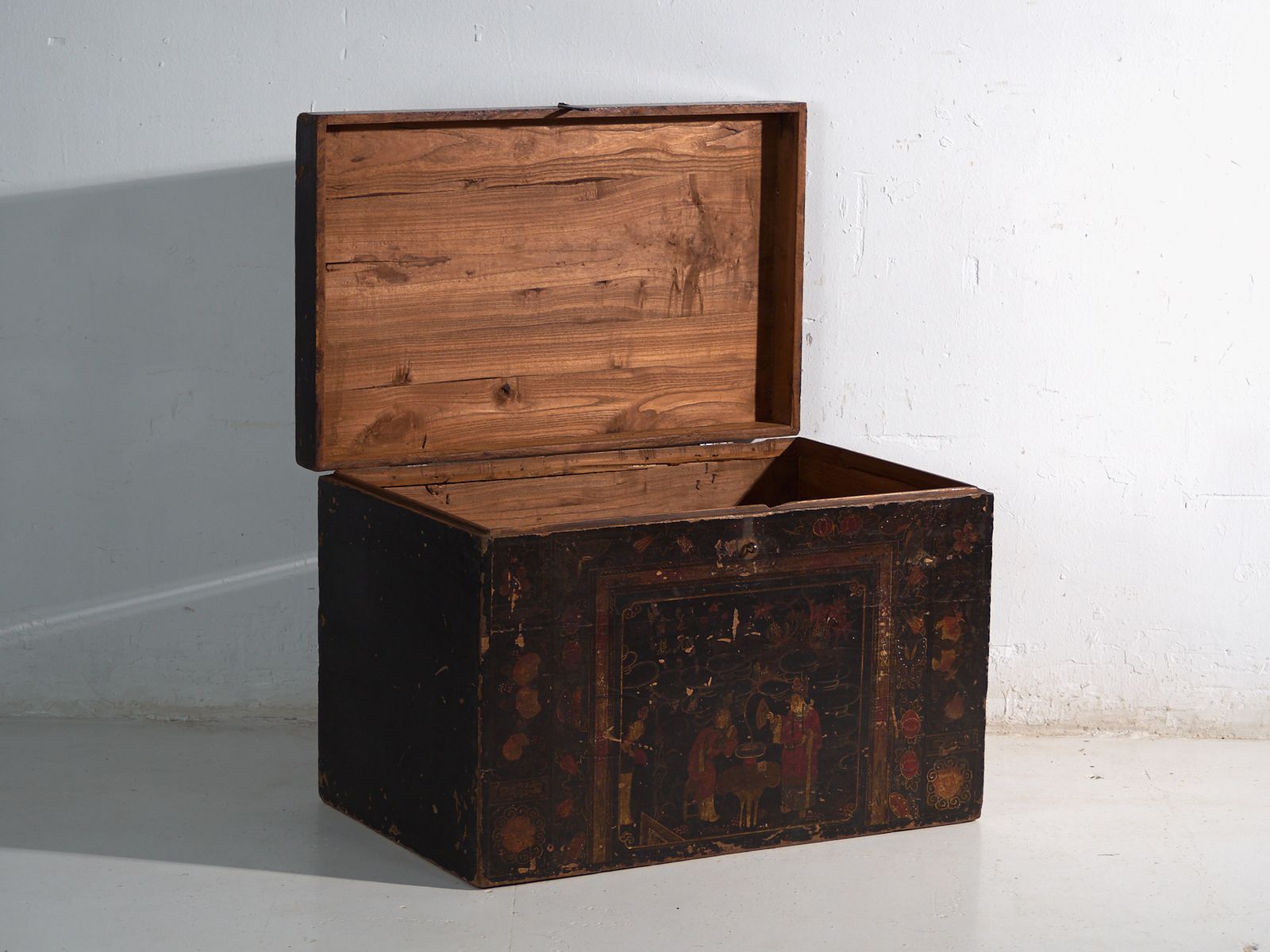 Antique Painted Trunk In Pine Wood – China, Circa 1900 photo Furniture