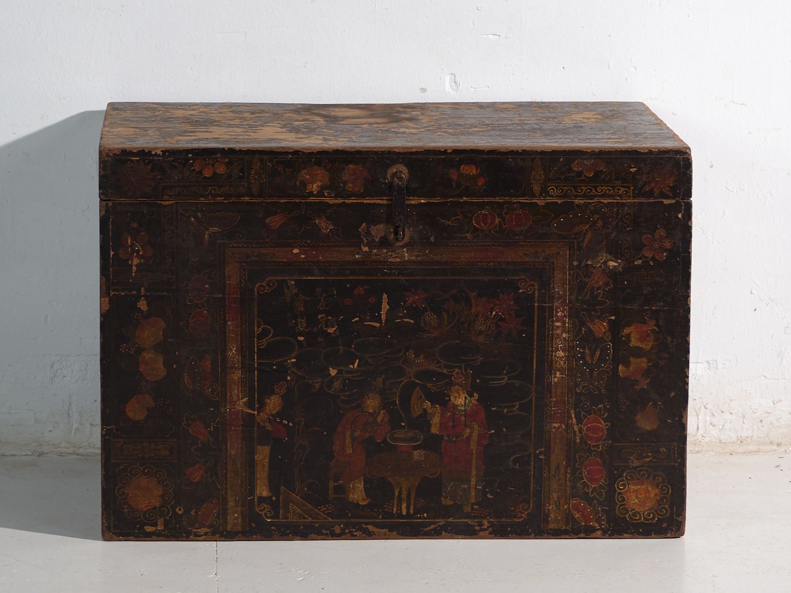 Antique Painted Trunk In Pine Wood – China, Circa 1900 photo vinterior