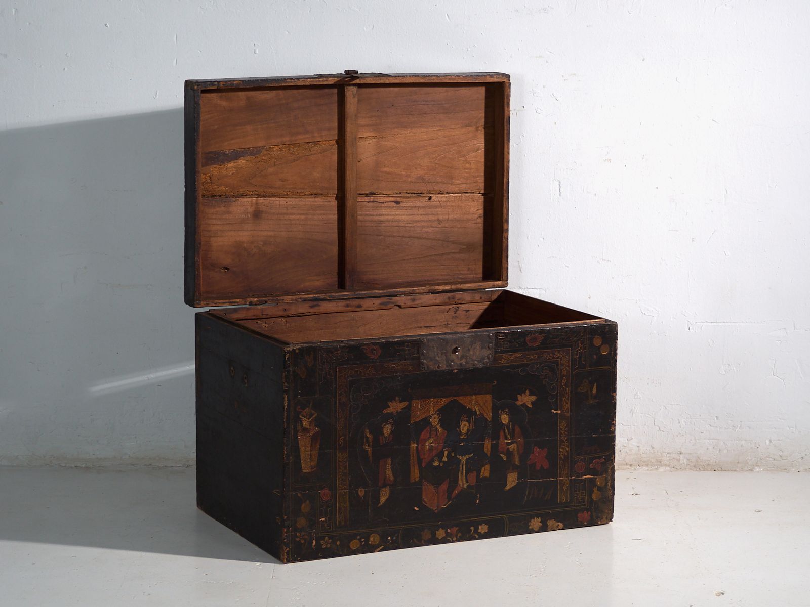 Antique Painted Trunk In Pine Wood – China, Circa 1900 photo Furniture