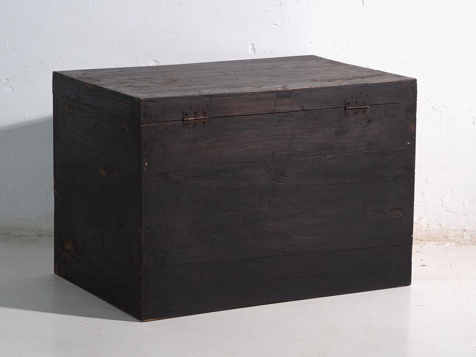 Antique Painted Trunk In Pine Wood – China, Circa 1900 photo vinterior