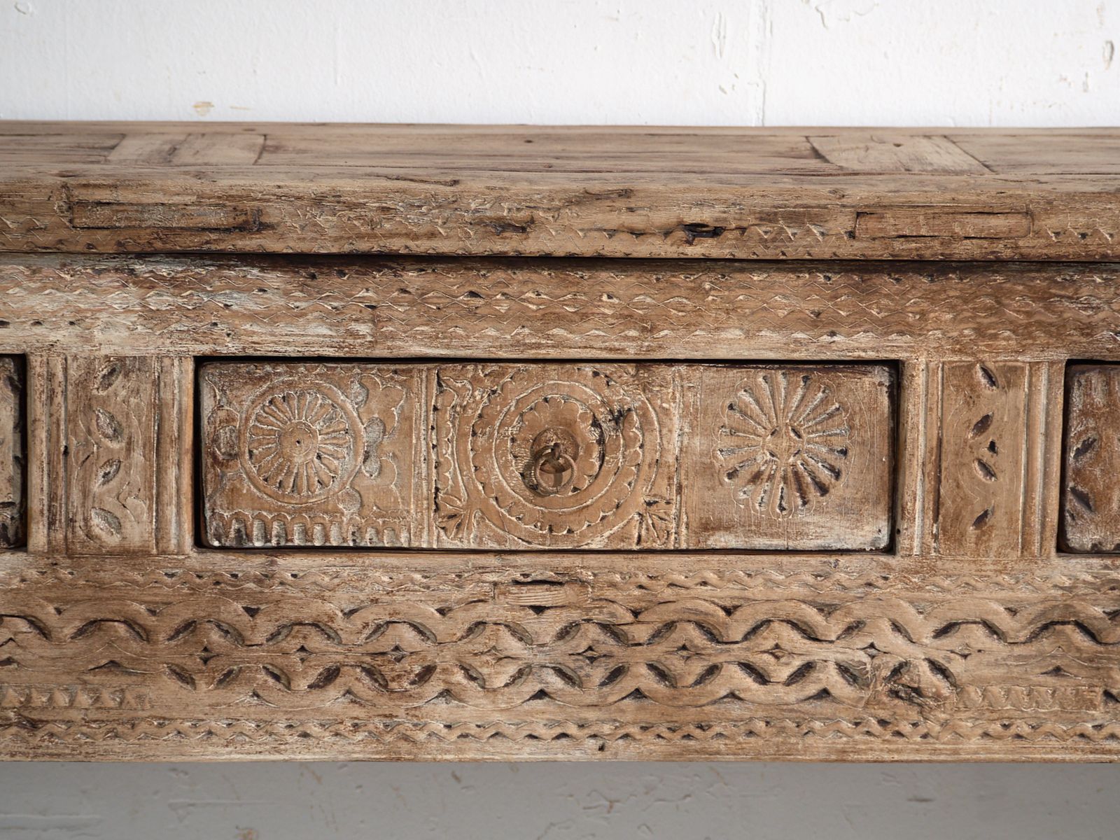 Antique Carved Console Table In Elm Wood – China, Circa 1930 photo vinterior