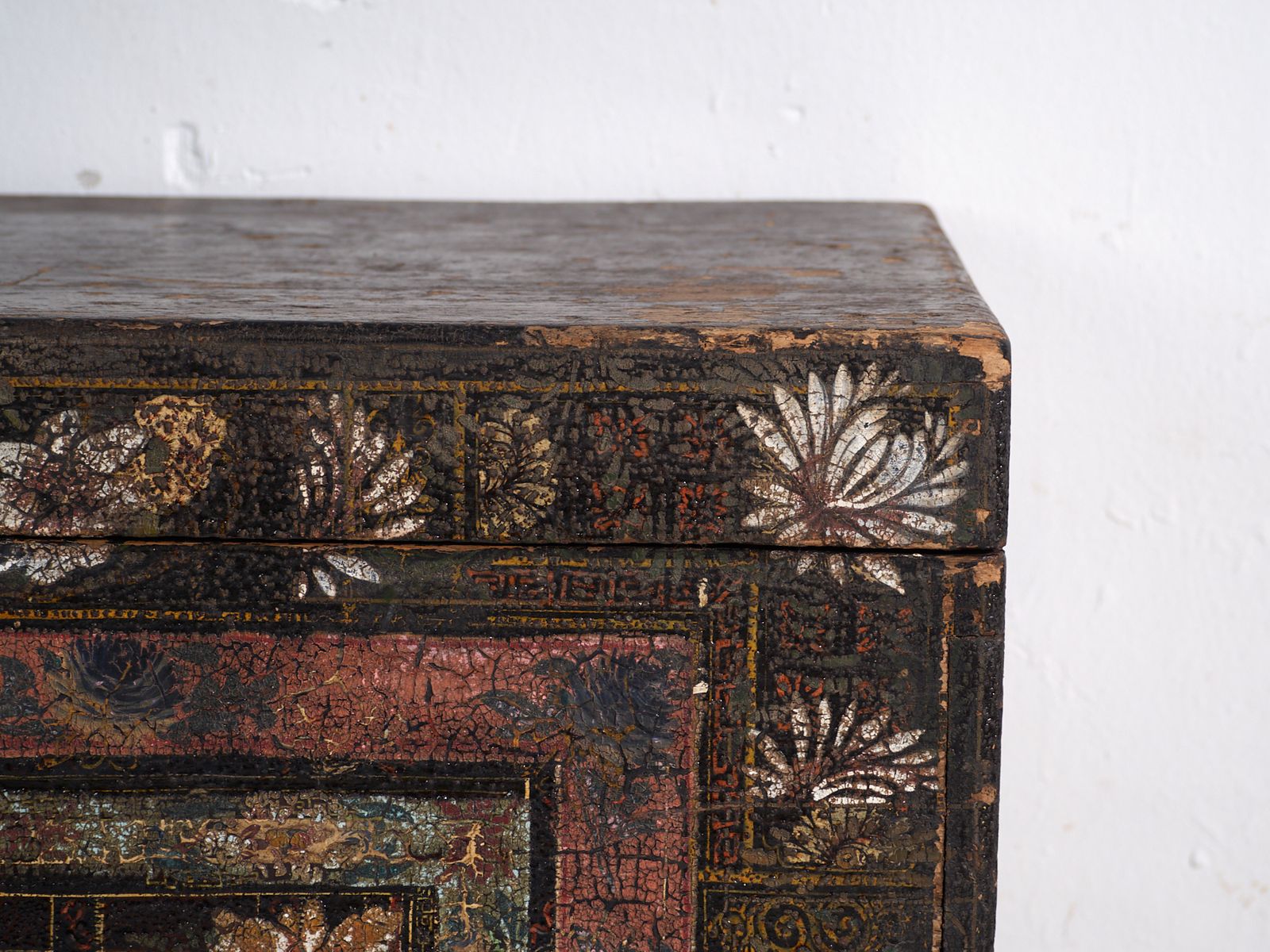 Antique Painted Trunk In Pine Wood – China, Circa 1900 photo vinterior
